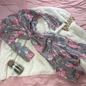 4/25 sale The Paisley Box grey floral robe